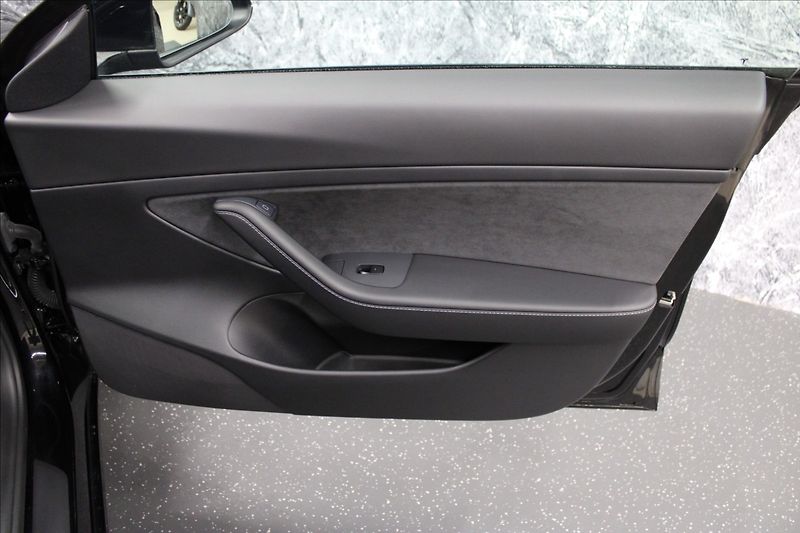 Tesla Model 3 0,0 Standard plus zánovní - fotka 9 z 26