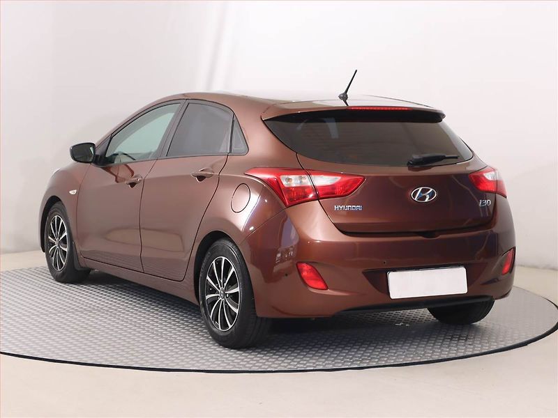 Hyundai i30 (2013) 1.6 MPI, Serv.kniha, Tempomat - fotka 4 z 17