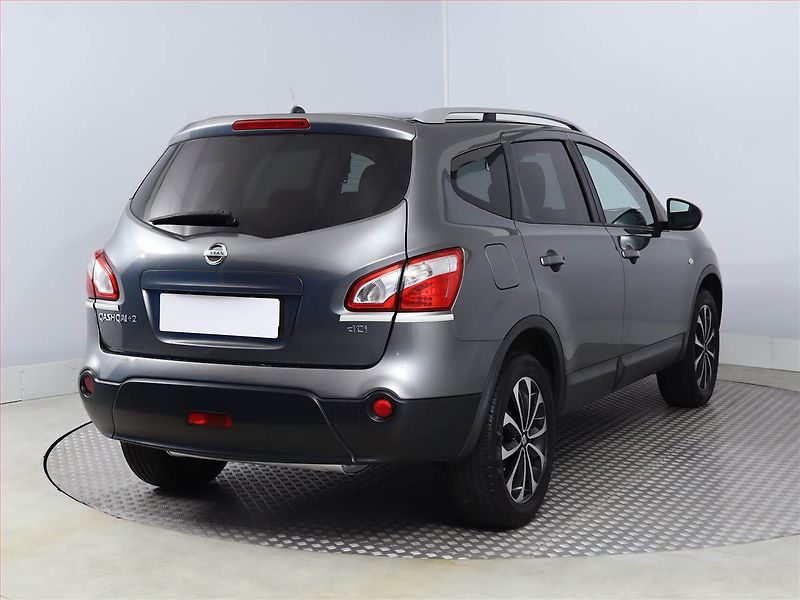 Nissan Qashqai (2013) 1.5 dCi, 7 míst, Navi - fotka 5 z 17
