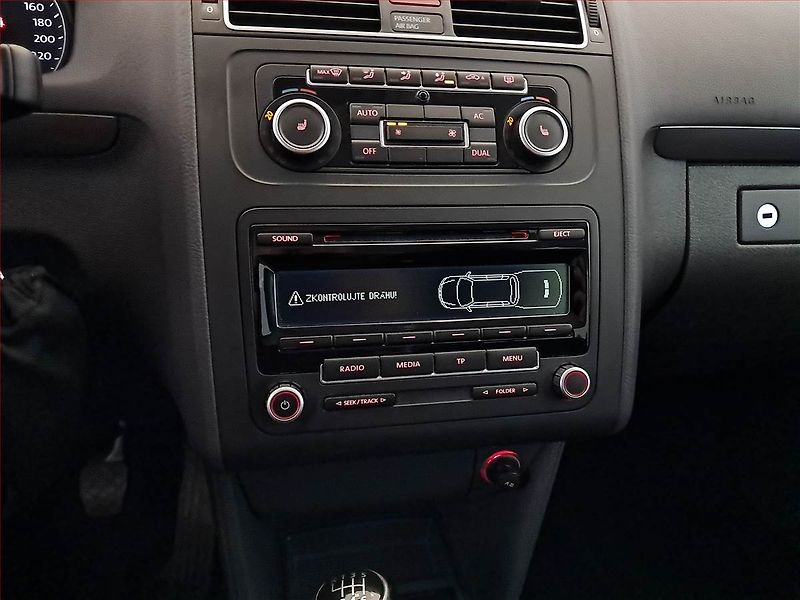 Volkswagen Touran (2011) 1.6 TDI, 7 míst, Serv.kniha - fotka 16 z 22
