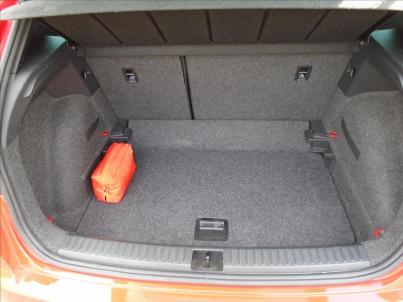 Seat Arona 1,0   1.0.TSI - fotka 14 z 29