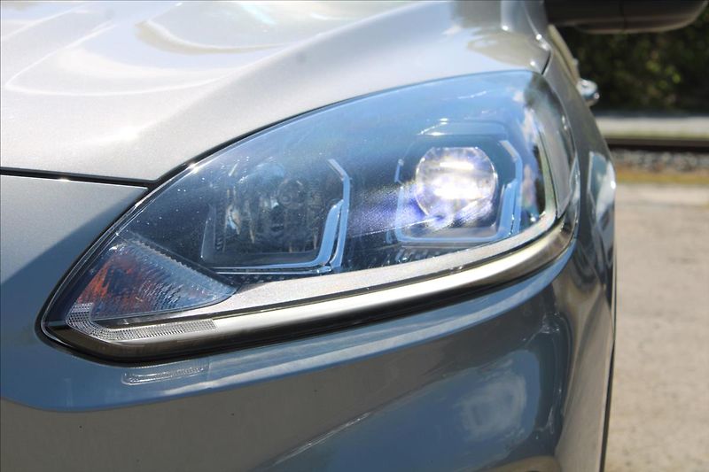 Ford Kuga 1,5 EB  ČR,1.MAJ,TITANIUM,DPH - fotka 32 z 38
