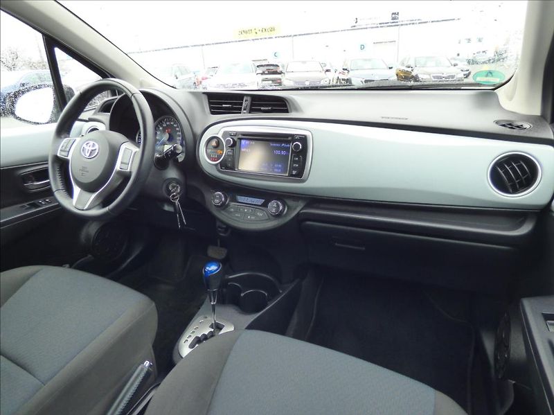 Toyota Yaris 1,5 Hybrid, Digi Klima, servis - fotka 45 z 60
