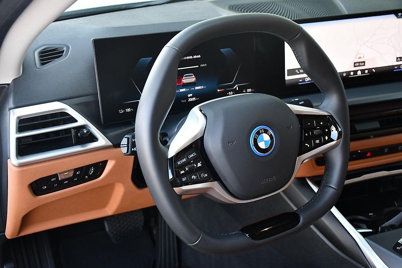 BMW i4 eDrive35 FACELIFT 3L-ZÁRUKA 1M - fotka 16 z 45