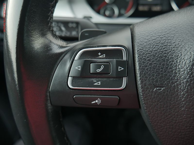 Volkswagen Passat (2013) 2.0 TDi 4x4, ČR, DSG, kůže - fotka 12 z 23