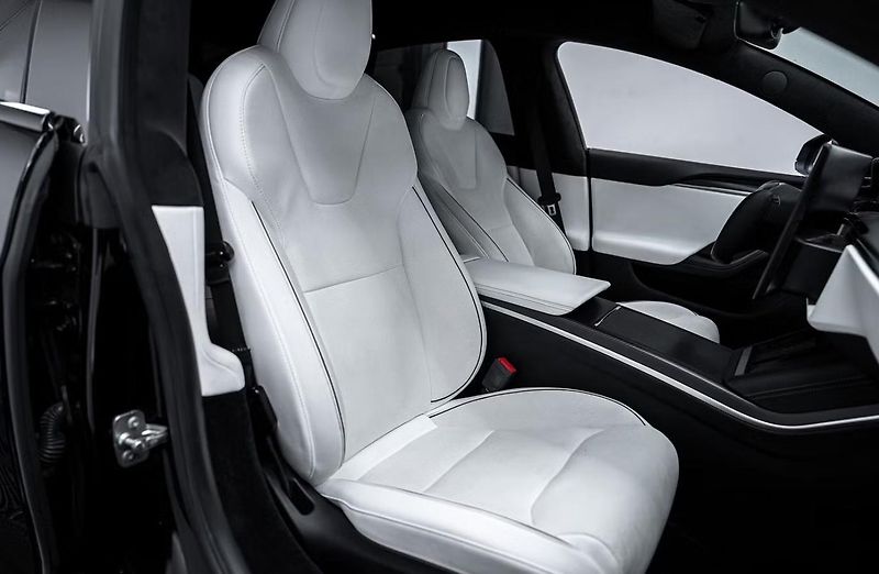 Tesla Model S Plaid AWD Tažné Yoke Panorama - fotka 25 z 25