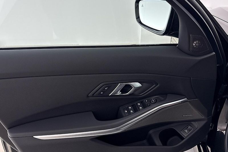 BMW Řada 3 řady 3 | 320d xDrive - fotka 16 z 26