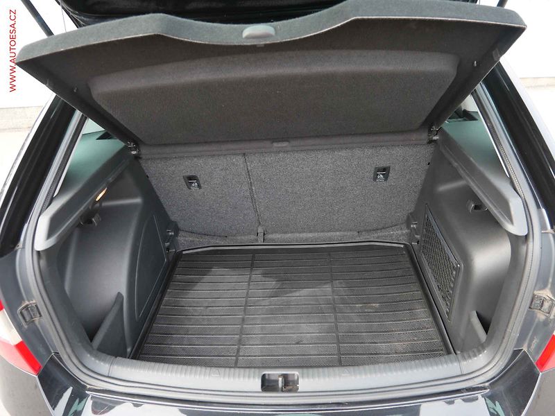 Škoda Rapid (2014) 1.2 TSi, Elegance, xenon - fotka 7 z 17