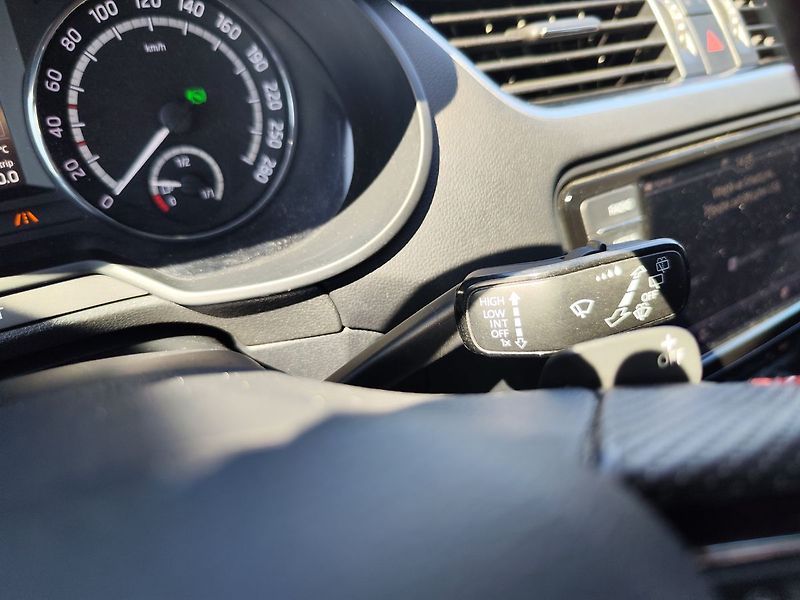 Škoda Octavia 2.0 TDi/135kW RS DSG ČR - fotka 29 z 35