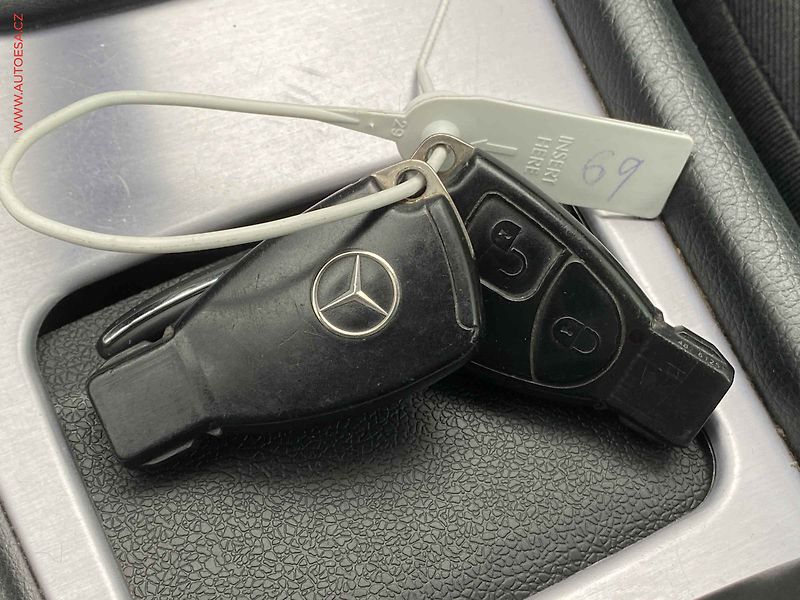 Mercedes-Benz Třídy C (2006) 2.2CDi, ČR, AC, TZ - fotka 17 z 17