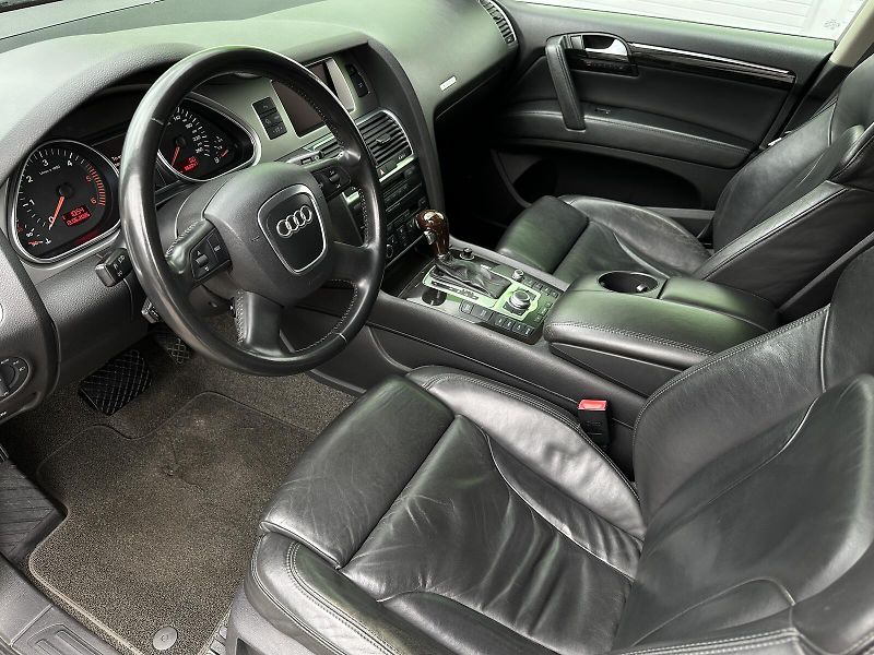 Audi Q7 3.0TDi V6 4x4 Tiptronic 233PS - fotka 13 z 48