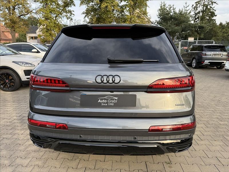 Audi Q7 50 TDI S-Line Quattro - fotka 21 z 37