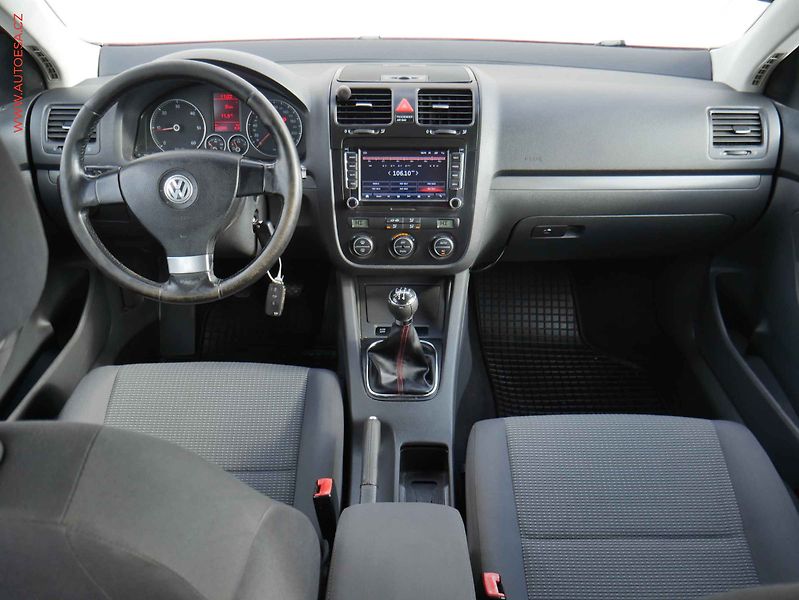 Volkswagen Golf (2009) 1.9 TDi, ČR, Trendline, TZ - fotka 8 z 17