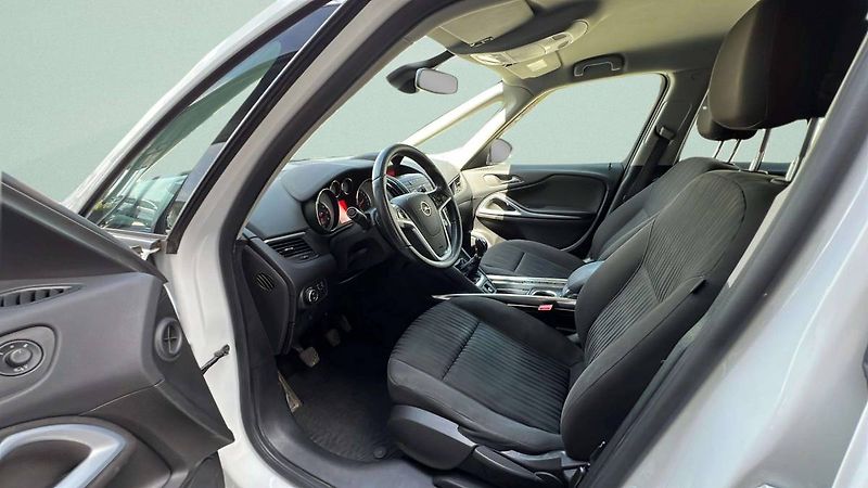 Opel Zafira Tourer 1.4 Turbo MT6 (103kW)/0 - fotka 25 z 41