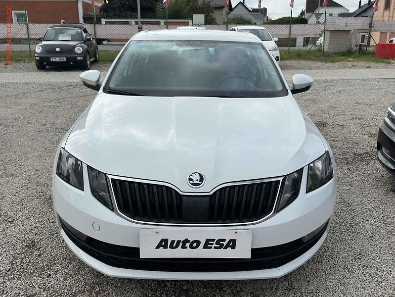 Škoda Octavia (2018) 2.0 TDi, ČR, AC, výhřev sed - fotka 2 z 17