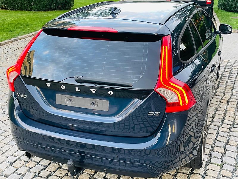 Volvo V60 2.0D3 5VÁLEC SERVISKA TAŽNÉ - fotka 13 z 45
