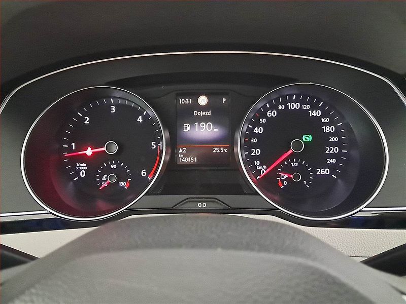 Volkswagen Passat (2019) 1.6 TDI, Automat, Kůže, Navi - fotka 11 z 25