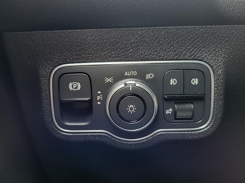 Mercedes-Benz GLB 180 100kW STYLE automat ČR - fotka 24 z 45