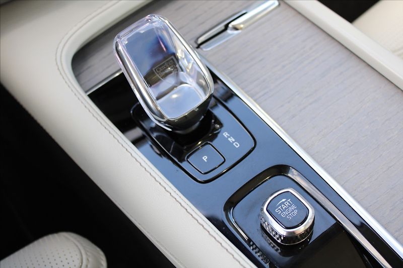 Volvo XC90 2,0 B5  ULTIMATE,7.MÍST,ZÁRUKA - fotka 20 z 47