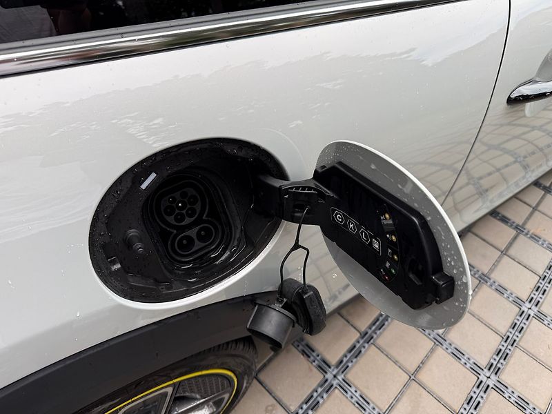 Mini Cooper SE 135 kW HUD REZERVACE - fotka 9 z 33