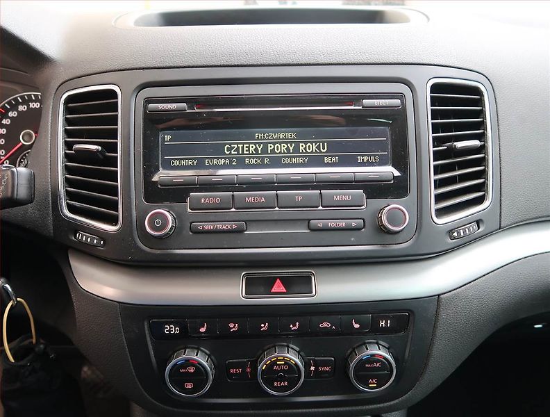 Volkswagen Sharan (2013) 2.0 TDI, Automat, Xenony - fotka 12 z 19