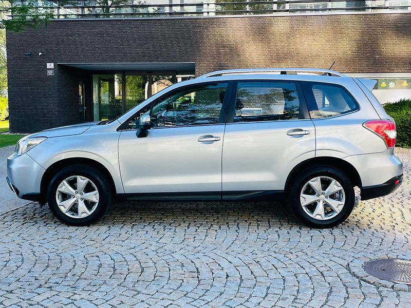 Subaru Forester 2.0i 4x4 AUT KAM TAŽNÉ SERVISK - fotka 18 z 44