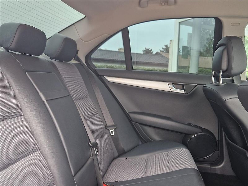 Mercedes-Benz Třídy C 2,2 CDI AVANTGARDE MAN TOPSTAV - fotka 13 z 36