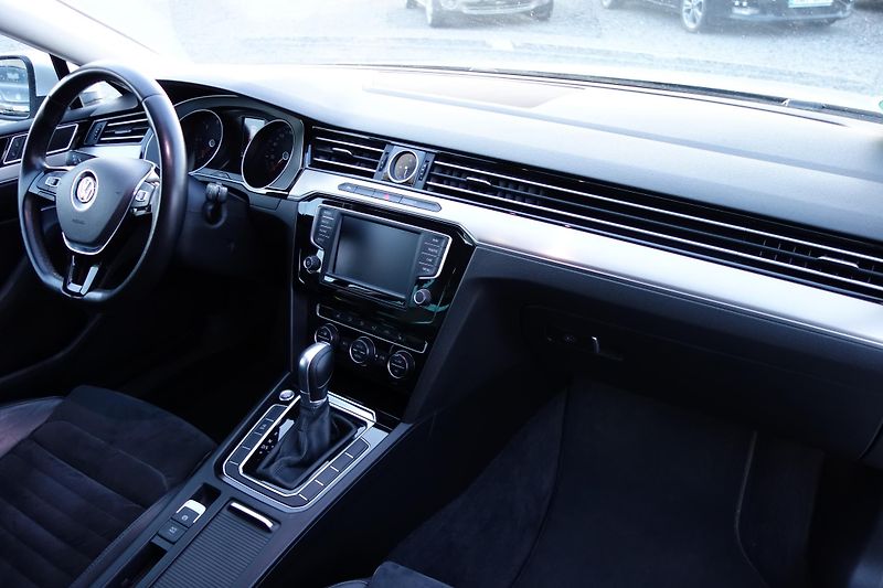 Volkswagen Passat 2.0TDi Highline 110kW DSG LED - fotka 10 z 23