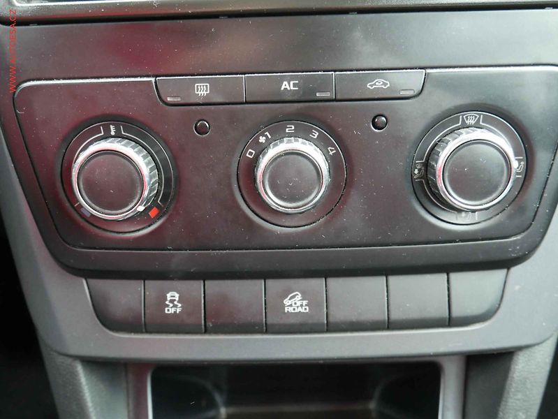 Škoda Yeti (2011) 2.0 TDI 4x4, ČR, AC, tažné - fotka 14 z 14