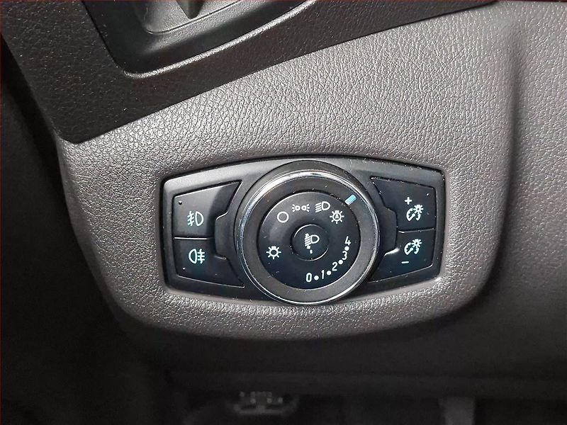 Ford Tourneo Connect (2018) Titanium 1.5 TDCi, 5Míst - fotka 19 z 20