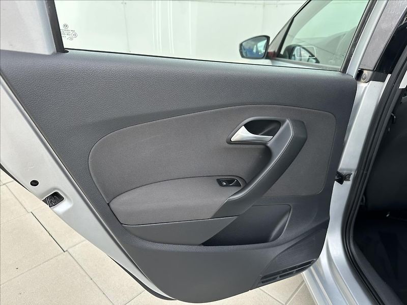 Volkswagen Polo 1,6 TDi Klimatizace serviska - fotka 19 z 35