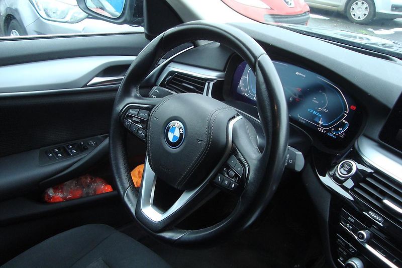 BMW Řada 5 (2021) 530e Xdrive, ČR, 1.Maj.S.Kn. - fotka 45 z 65