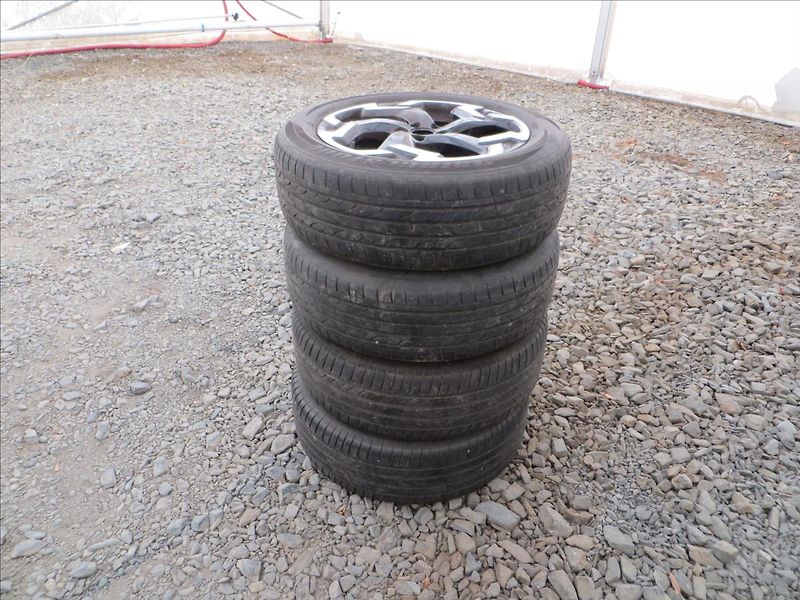 Subaru XV 2,0 i Executive ES Lineartroni - fotka 39 z 40