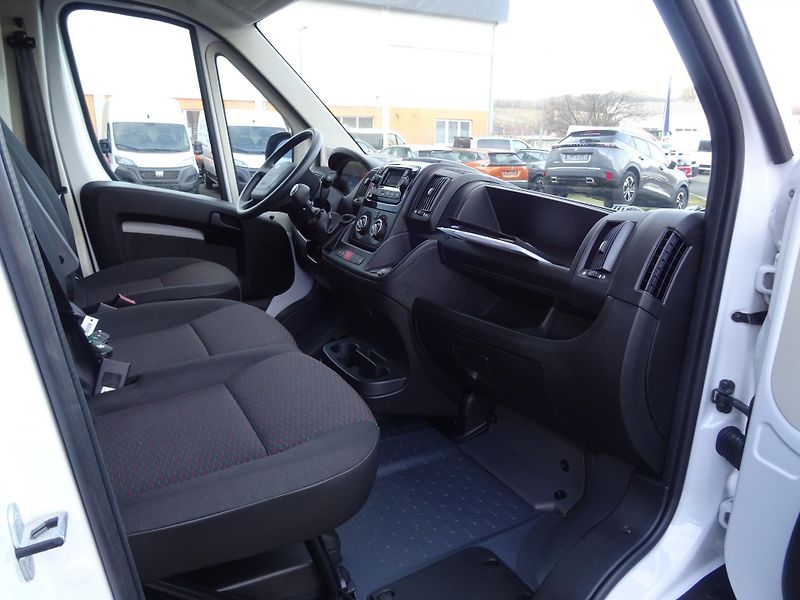Peugeot Boxer (2023) 4350 L4H2 2.2 BHDi 165k MAN6 - fotka 13 z 28