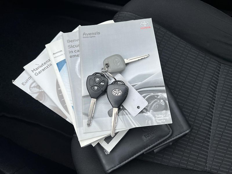 Toyota Avensis SOL 1.8 VVT-i NAVI KLIMA ALU - fotka 39 z 45