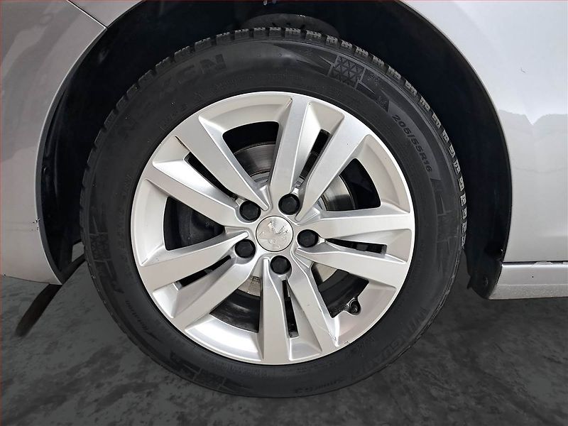 Peugeot 308 (2019) 1.5 BlueHDi, Automat - fotka 15 z 18