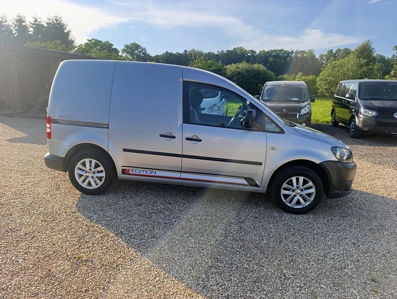 Volkswagen Caddy (2011) 1.6 TDi klima tažné 75kw - fotka 2 z 21