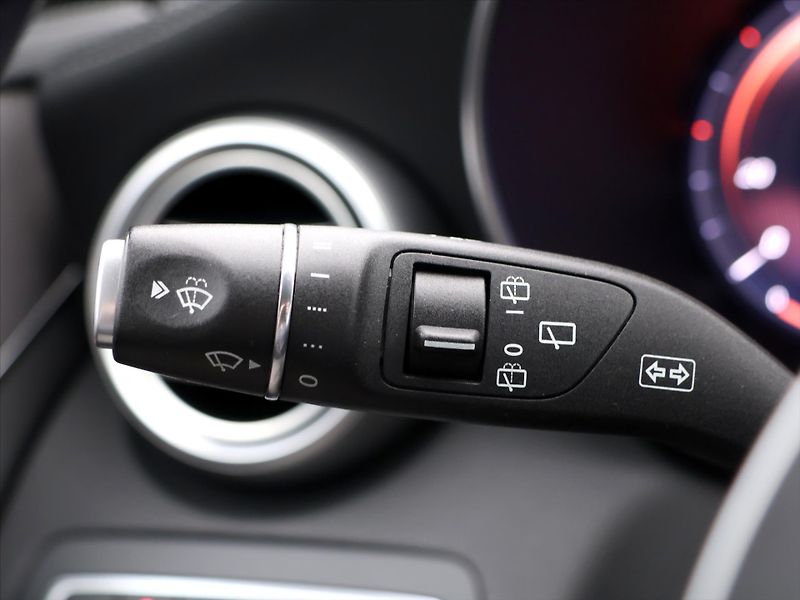 Mercedes-Benz Třídy C 2,0 300de 143kW AMG Night LED - fotka 20 z 40