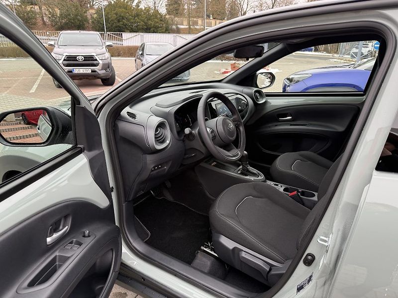 Toyota Aygo 1.5 Hybrid MC26 Style Smart - fotka 12 z 23