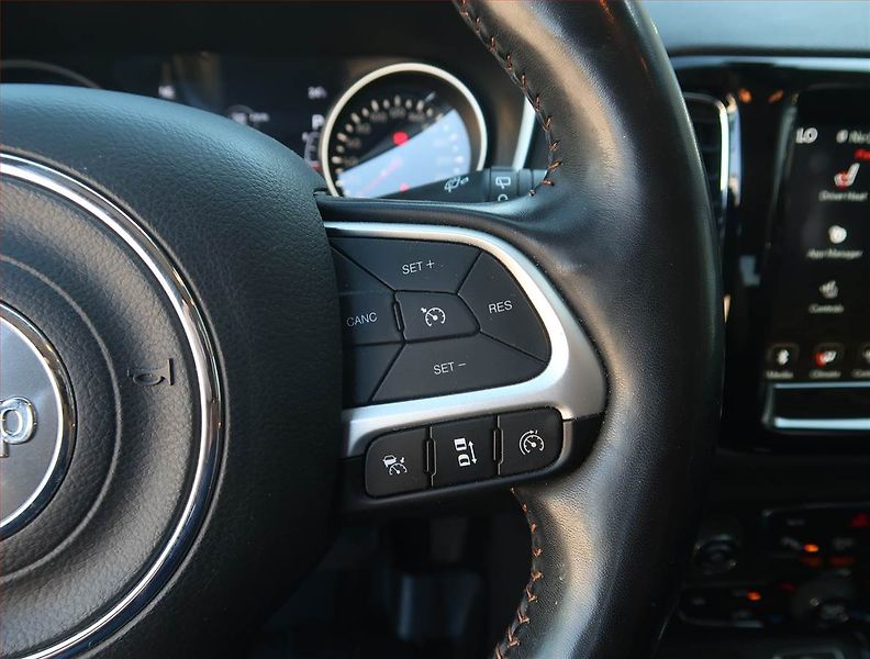 Jeep Compass (2019) 1.4 MultiAir, 4X4, Automat - fotka 17 z 21