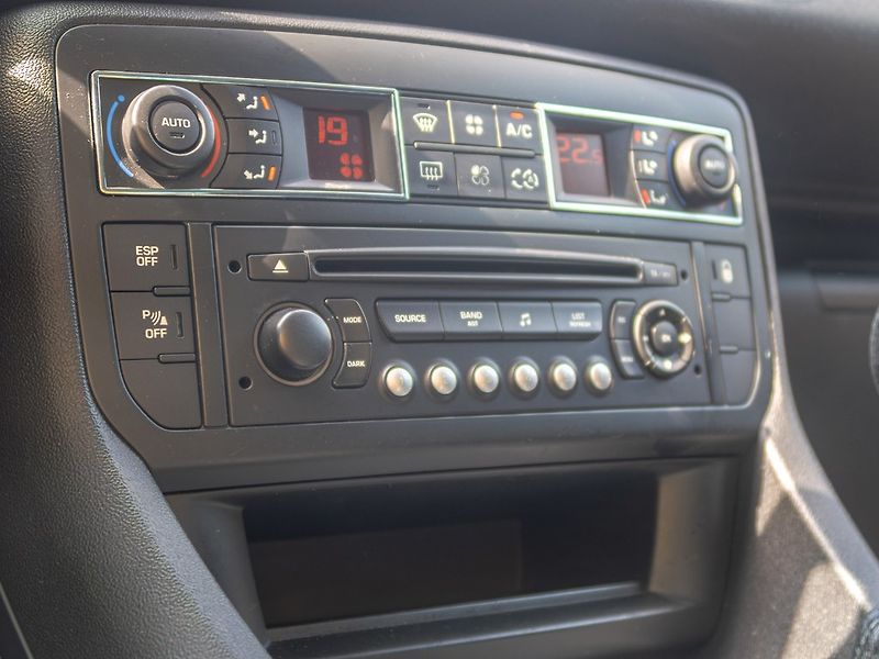 Citroën C5 (2011) 2.0HDI 103KW – PO SERVISU - fotka 21 z 39
