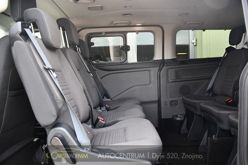 Ford Tourneo Custom 2.0EcoBlue 8.MÍST TITANIUM - fotka 19 z 43