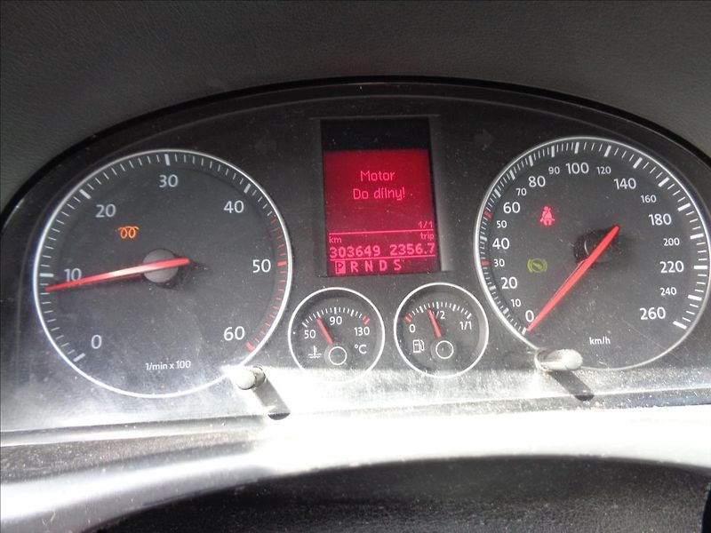 Volkswagen Touran 2,0 - fotka 14 z 25