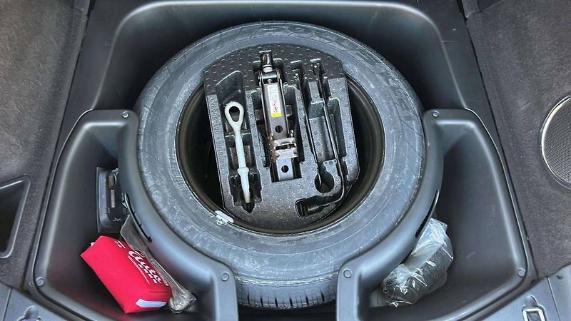 Jeep Grand Cherokee Overland Summit 3,0 CRD 177kW - fotka 29 z 34
