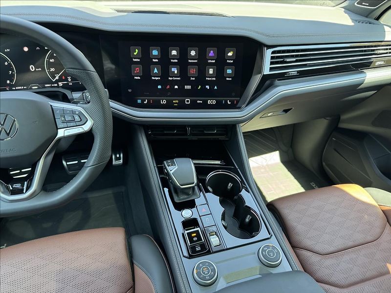 Volkswagen Touareg 3,0 TSI V6 R-Line 4MOT ZÁRUKA - fotka 18 z 37