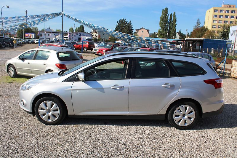 Ford Focus (2012) 1,6i KLIMA EL.OKNA PDC ESP - fotka 4 z 16