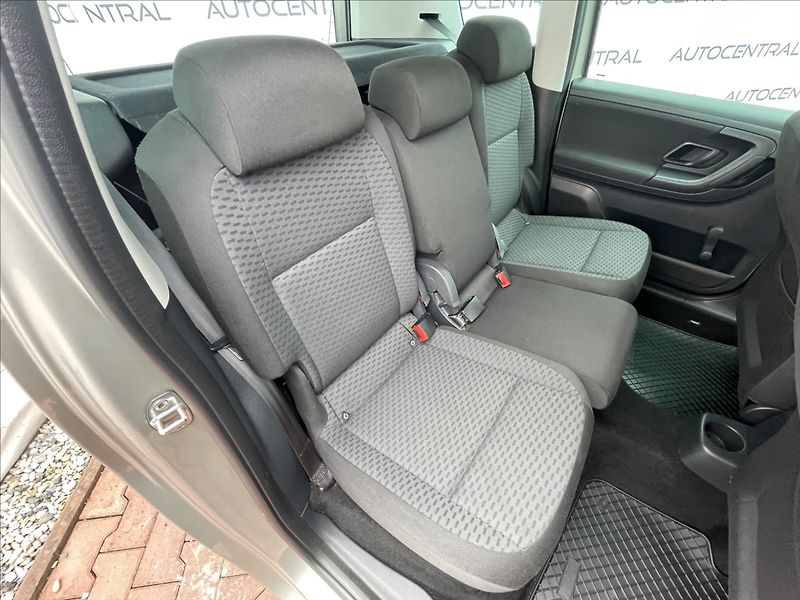 Škoda Roomster 1,2 TSi,77kW,serv.kn. - fotka 21 z 23
