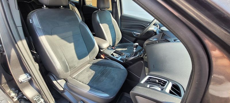 Ford Kuga (2016) 1,5 110kW ST-Line Bi-Xenony - fotka 12 z 45