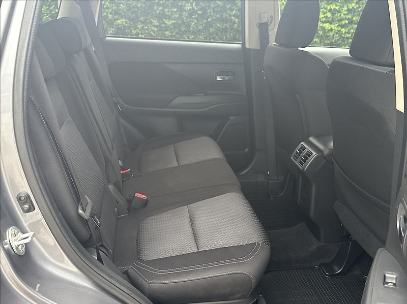 Mitsubishi Outlander 2,0 150PS  Active A/T - fotka 19 z 52