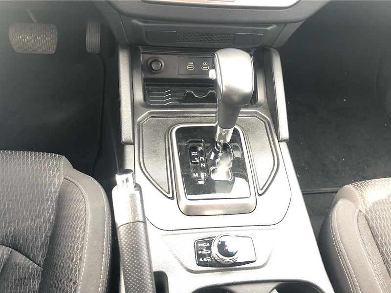 SsangYong Musso A Grand 2.2 e-XDi TD AT 4x4 - fotka 21 z 28
